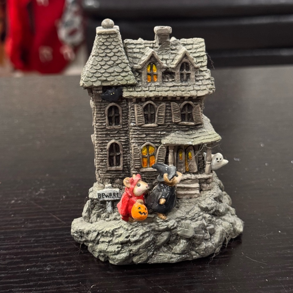 Retired Wee Forest Folk M-165 The Haunted Mouse House